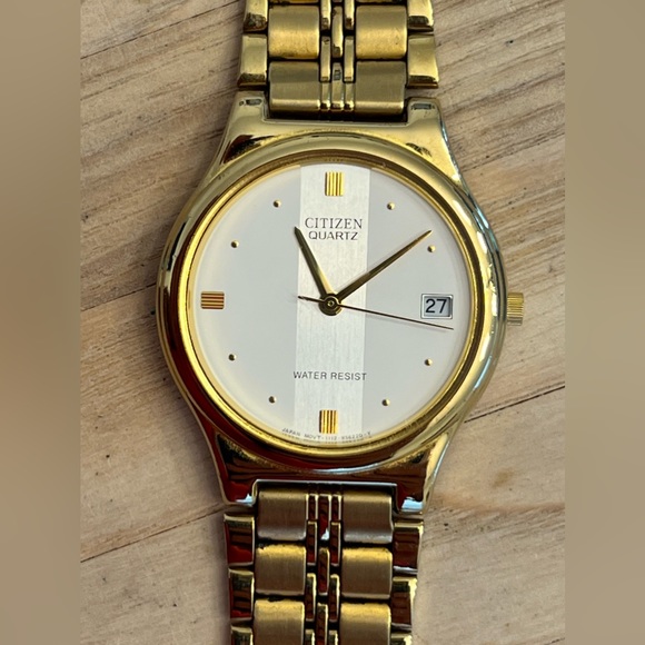 Citizen Men’s Watch Gold Round Dial, Bracelet, Hands, Markers, Date Window - Picture 1 of 13